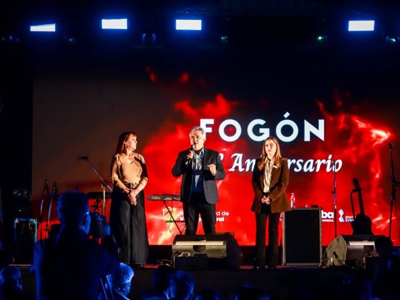 El gobernador Martín Llaryora participó del Fogón por el 166.º Aniversario de Villa del Totoral y realizó importantes anuncios para la ciudad